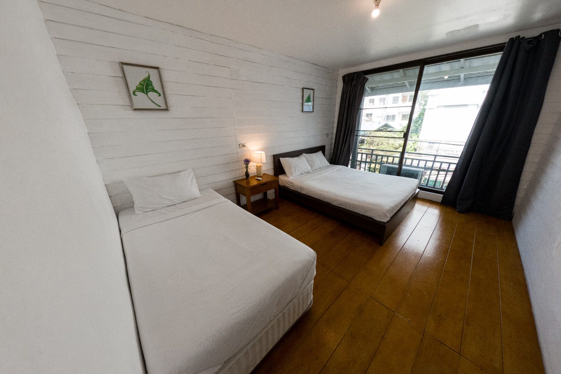 Hotelzimmer, fotografiert von Noah Hugo Visuals